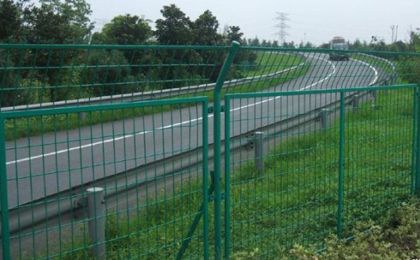 公路护栏网
